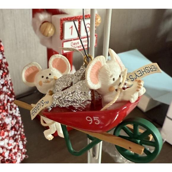 Hallmark 1995 Delivering Kisses Ornament Hershey’s Mice Wheelbarrow w/ Box - Picture 3 of 3